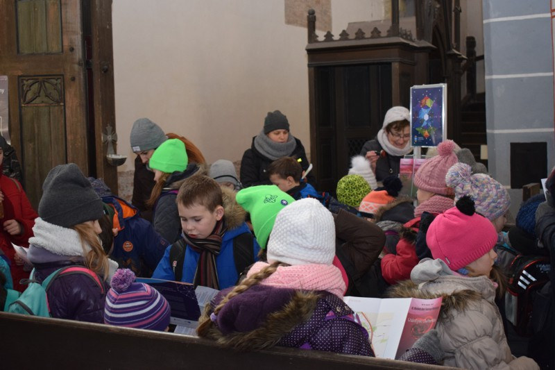 Wernisaż wystawy prac plastycznych Uniwersytetu Trzeciego Wieku w kościele św. Jakuba i Mikołaja