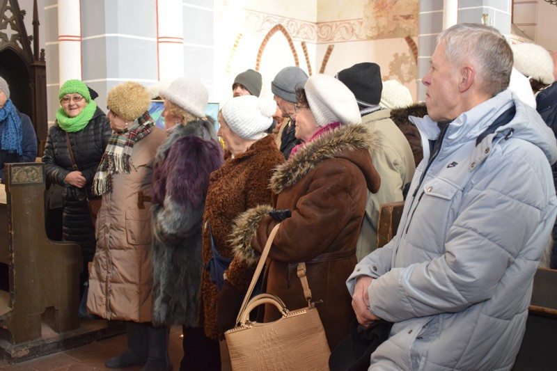 Wernisaż wystawy prac plastycznych Uniwersytetu Trzeciego Wieku w kościele św. Jakuba i Mikołaja