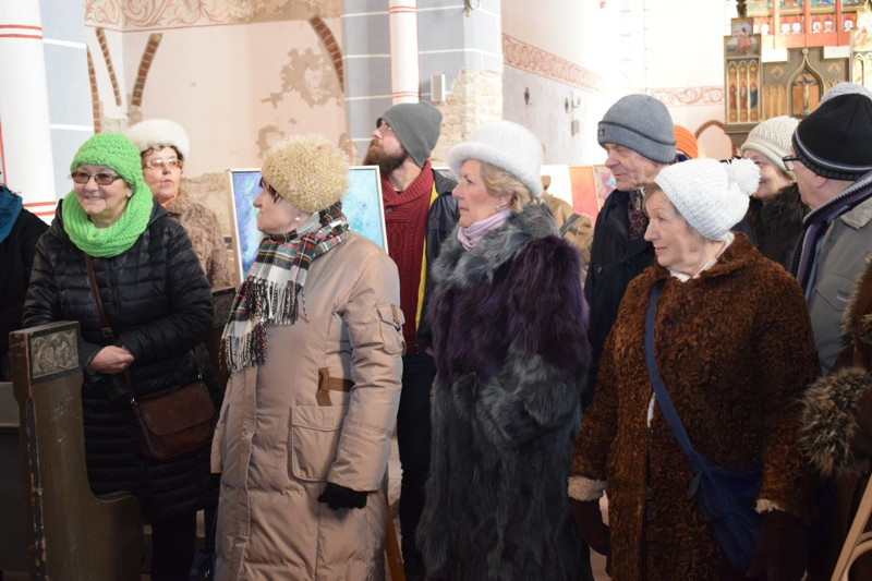 Wernisaż wystawy prac plastycznych Uniwersytetu Trzeciego Wieku w kościele św. Jakuba i Mikołaja