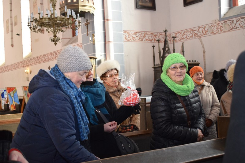 Wernisaż wystawy prac plastycznych Uniwersytetu Trzeciego Wieku w kościele św. Jakuba i Mikołaja