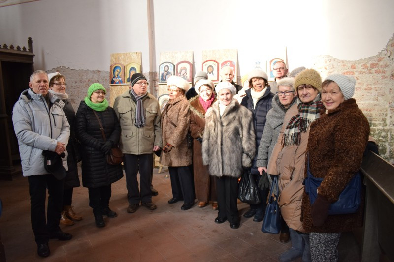 Wernisaż wystawy prac plastycznych Uniwersytetu Trzeciego Wieku w kościele św. Jakuba i Mikołaja