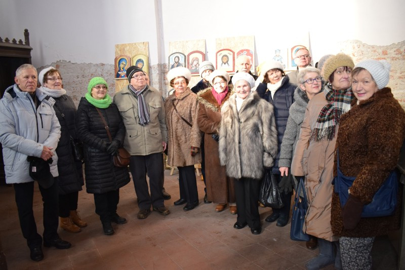 Wernisaż wystawy prac plastycznych Uniwersytetu Trzeciego Wieku w kościele św. Jakuba i Mikołaja