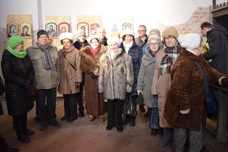 Wernisaż wystawy prac plastycznych Uniwersytetu Trzeciego Wieku w kościele św. Jakuba i Mikołaja