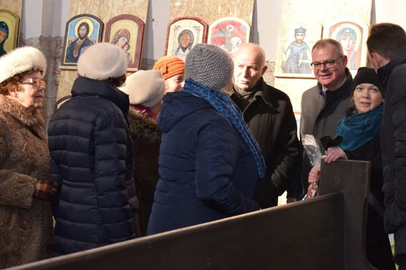 Wernisaż wystawy prac plastycznych Uniwersytetu Trzeciego Wieku w kościele św. Jakuba i Mikołaja