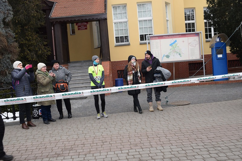 Dekoracja i nagrody dla uczestników imprezy: ?Idziemy i Biegniemy w Mieście Zakochanych?