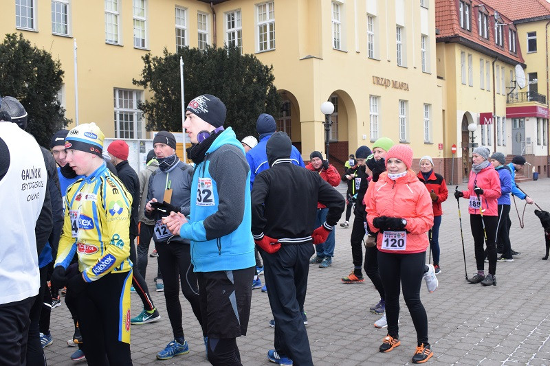 Dekoracja i nagrody dla uczestników imprezy: ?Idziemy i Biegniemy w Mieście Zakochanych?