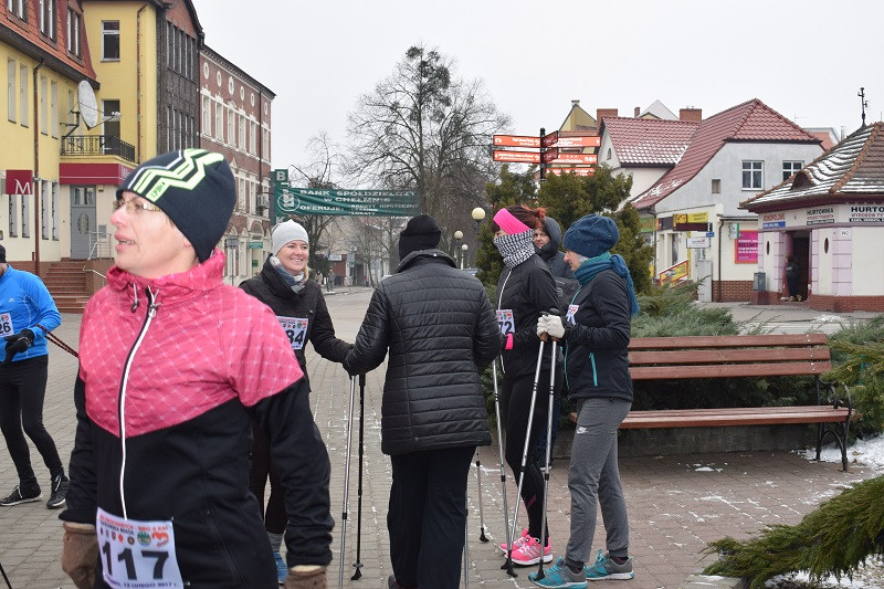 Dekoracja i nagrody dla uczestników imprezy: ?Idziemy i Biegniemy w Mieście Zakochanych?