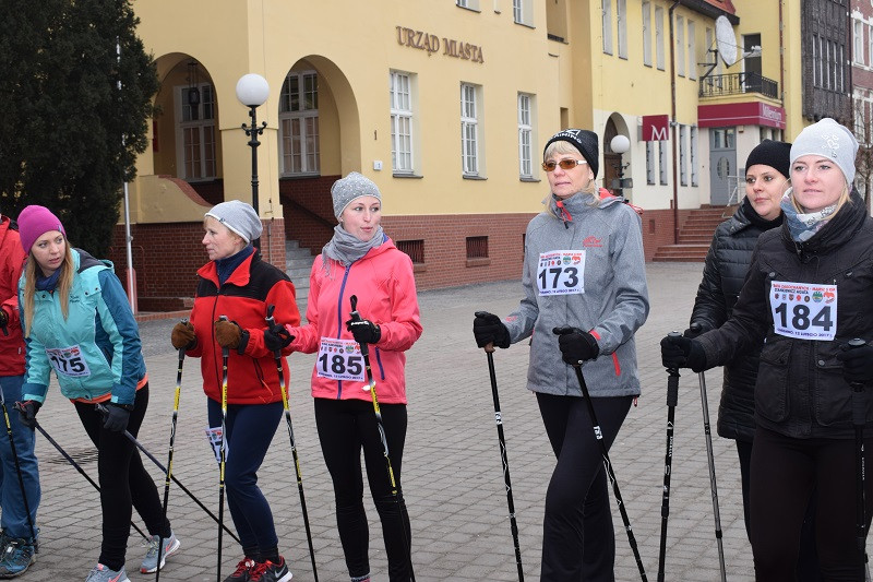 Dekoracja i nagrody dla uczestników imprezy: ?Idziemy i Biegniemy w Mieście Zakochanych?
