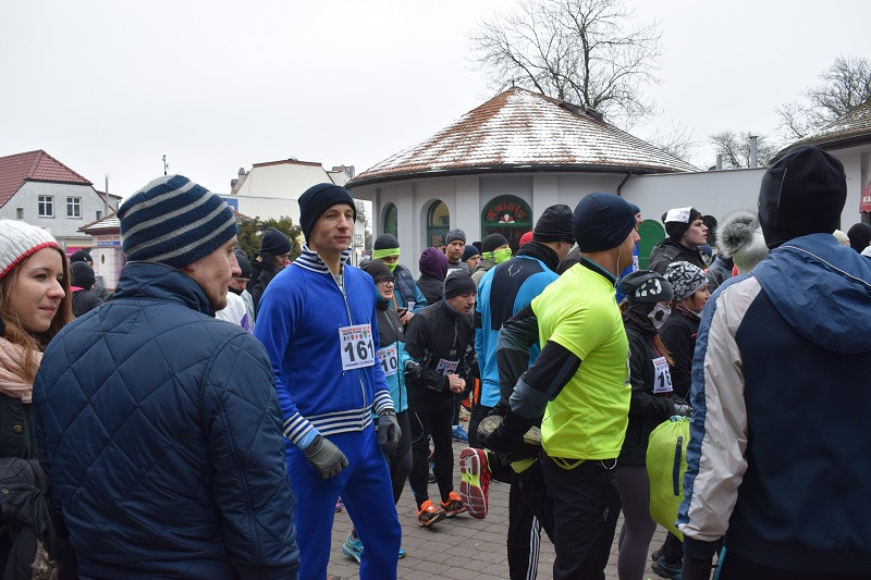 Dekoracja i nagrody dla uczestników imprezy: ?Idziemy i Biegniemy w Mieście Zakochanych?