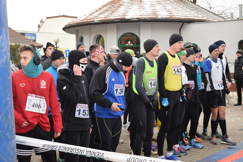 Dekoracja i nagrody dla uczestników imprezy: ?Idziemy i Biegniemy w Mieście Zakochanych?