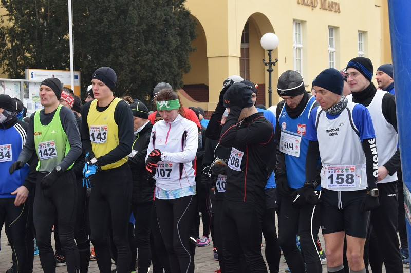 Dekoracja i nagrody dla uczestników imprezy: ?Idziemy i Biegniemy w Mieście Zakochanych?