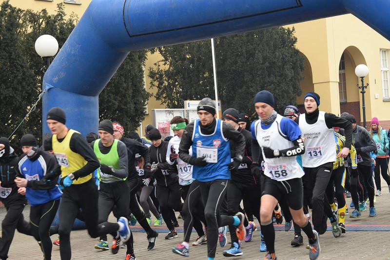 Dekoracja i nagrody dla uczestników imprezy: ?Idziemy i Biegniemy w Mieście Zakochanych?