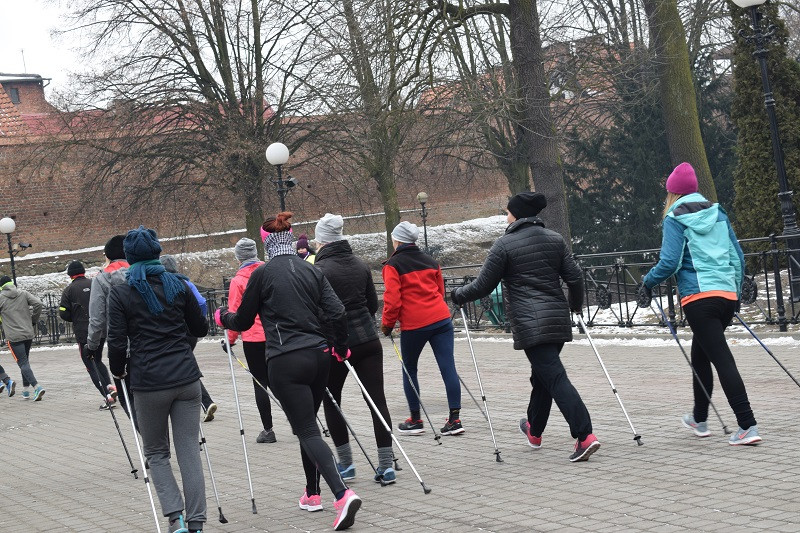 Dekoracja i nagrody dla uczestników imprezy: ?Idziemy i Biegniemy w Mieście Zakochanych?