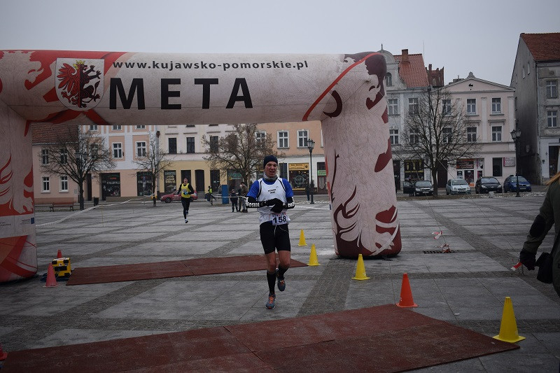 Dekoracja i nagrody dla uczestników imprezy: ?Idziemy i Biegniemy w Mieście Zakochanych?