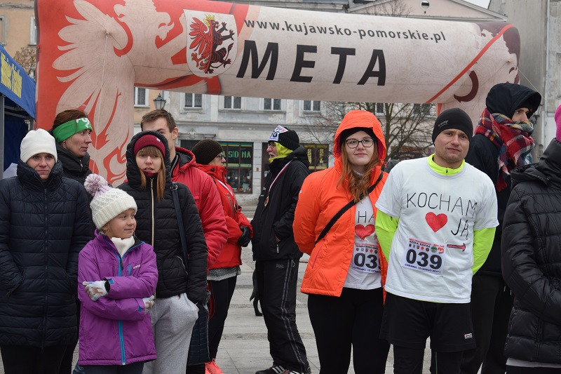 Dekoracja i nagrody dla uczestników imprezy: ?Idziemy i Biegniemy w Mieście Zakochanych?