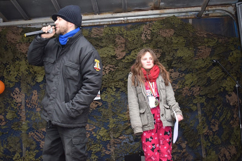 Dekoracja i nagrody dla uczestników imprezy: ?Idziemy i Biegniemy w Mieście Zakochanych?