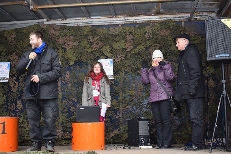 Dekoracja i nagrody dla uczestników imprezy: ?Idziemy i Biegniemy w Mieście Zakochanych?