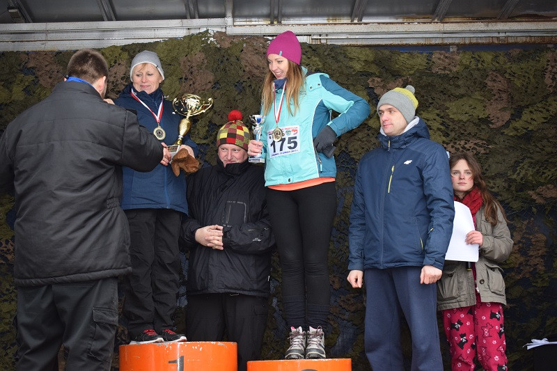 Dekoracja i nagrody dla uczestników imprezy: ?Idziemy i Biegniemy w Mieście Zakochanych?