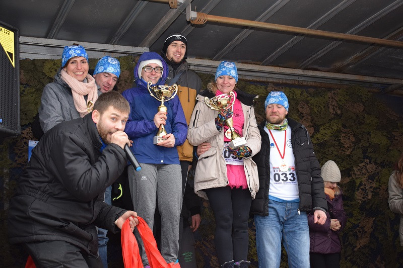 Dekoracja i nagrody dla uczestników imprezy: ?Idziemy i Biegniemy w Mieście Zakochanych?