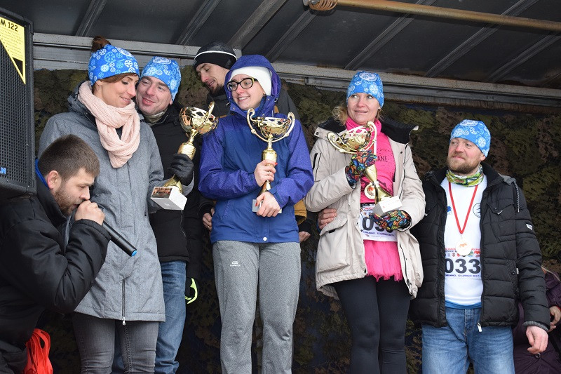 Dekoracja i nagrody dla uczestników imprezy: ?Idziemy i Biegniemy w Mieście Zakochanych?