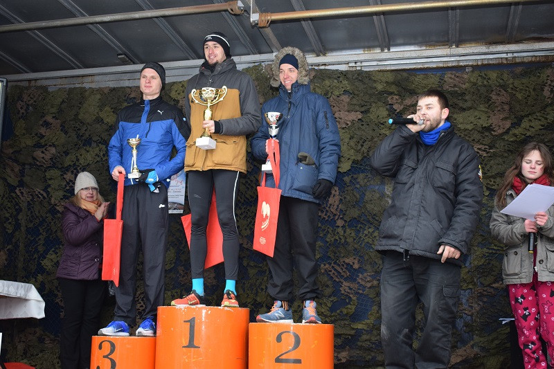 Dekoracja i nagrody dla uczestników imprezy: ?Idziemy i Biegniemy w Mieście Zakochanych?