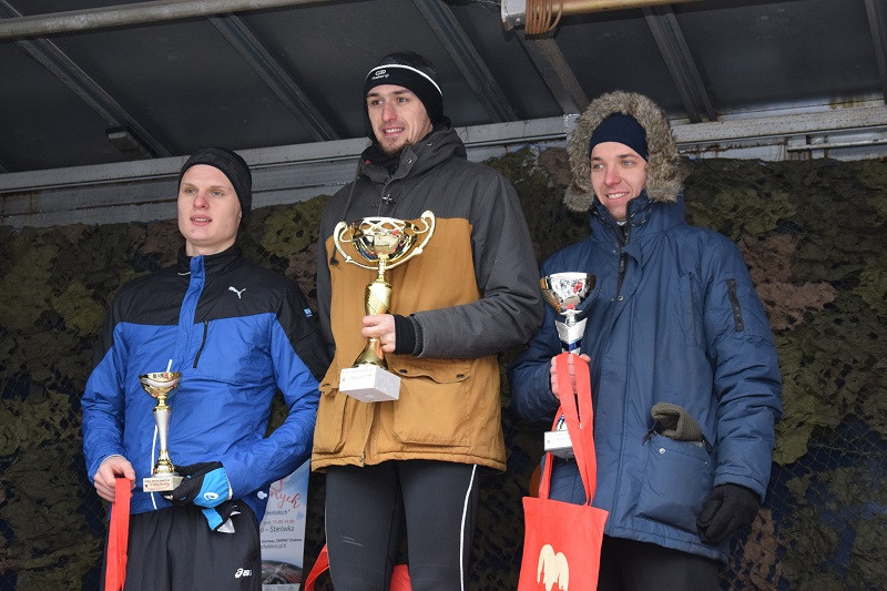 Dekoracja i nagrody dla uczestników imprezy: ?Idziemy i Biegniemy w Mieście Zakochanych?