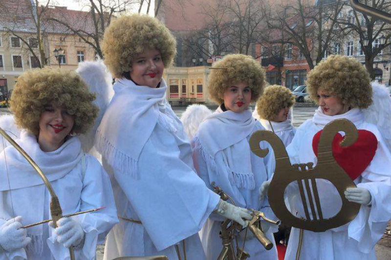 Tysiące osób i GWIAZDA WIECZORU: Ewa Farna na Walentynkach w Chełmnie