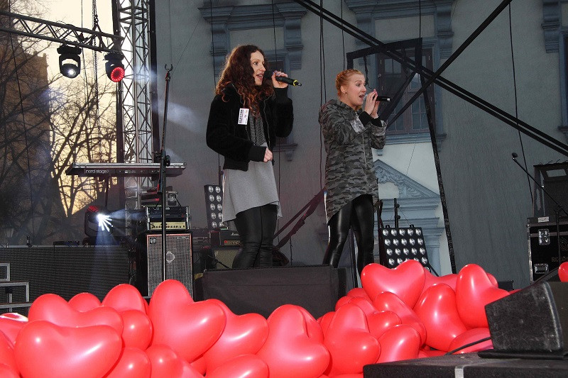 Tysiące osób i GWIAZDA WIECZORU: Ewa Farna na Walentynkach w Chełmnie