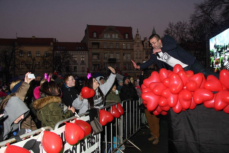 Tysiące osób i GWIAZDA WIECZORU: Ewa Farna na Walentynkach w Chełmnie