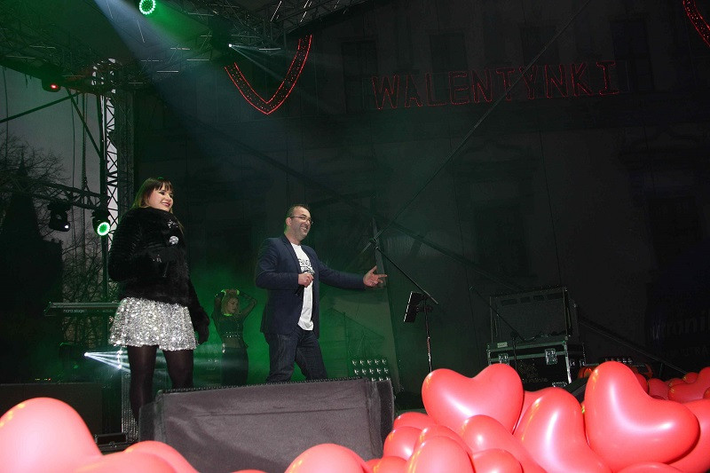 Tysiące osób i GWIAZDA WIECZORU: Ewa Farna na Walentynkach w Chełmnie