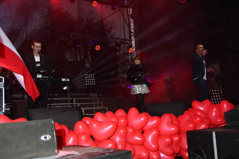 Tysiące osób i GWIAZDA WIECZORU: Ewa Farna na Walentynkach w Chełmnie