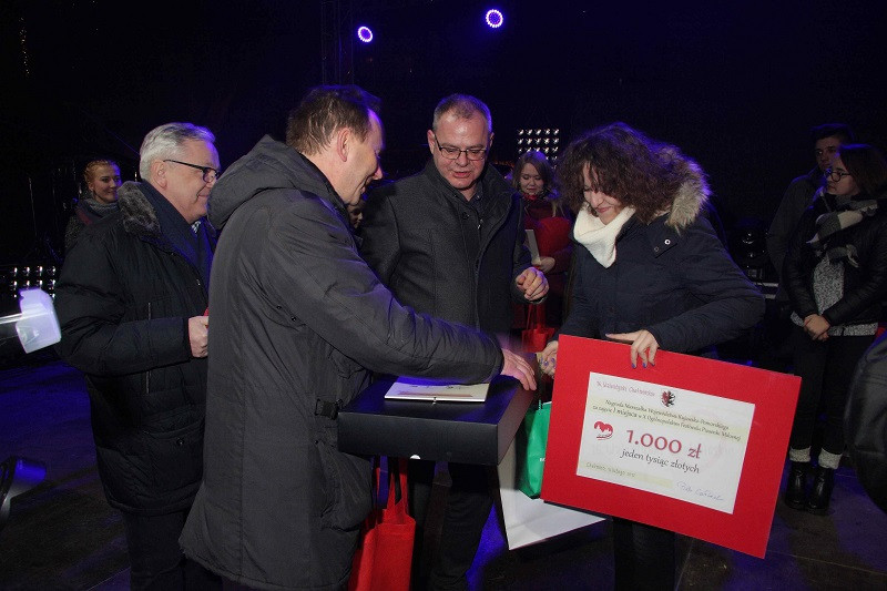 Tysiące osób i GWIAZDA WIECZORU: Ewa Farna na Walentynkach w Chełmnie