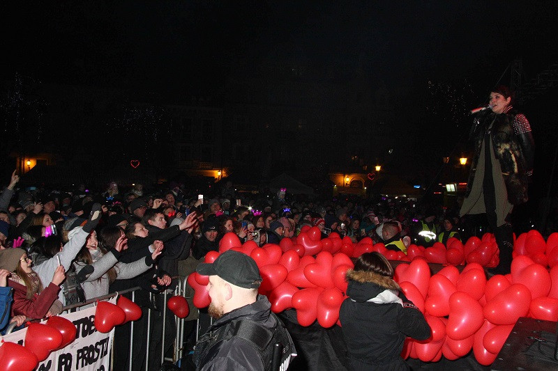 Tysiące osób i GWIAZDA WIECZORU: Ewa Farna na Walentynkach w Chełmnie