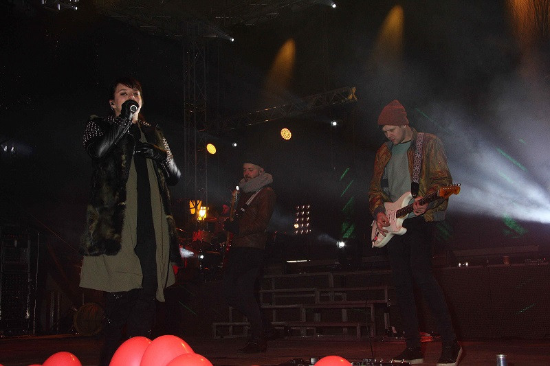 Tysiące osób i GWIAZDA WIECZORU: Ewa Farna na Walentynkach w Chełmnie