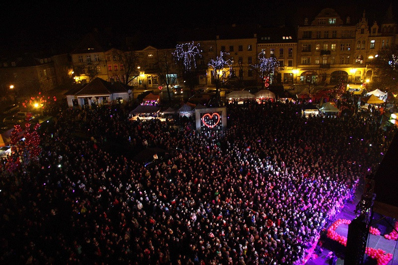 Tysiące osób i GWIAZDA WIECZORU: Ewa Farna na Walentynkach w Chełmnie