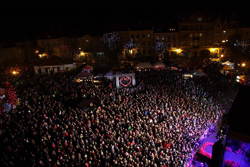 Tysiące osób i GWIAZDA WIECZORU: Ewa Farna na Walentynkach w Chełmnie