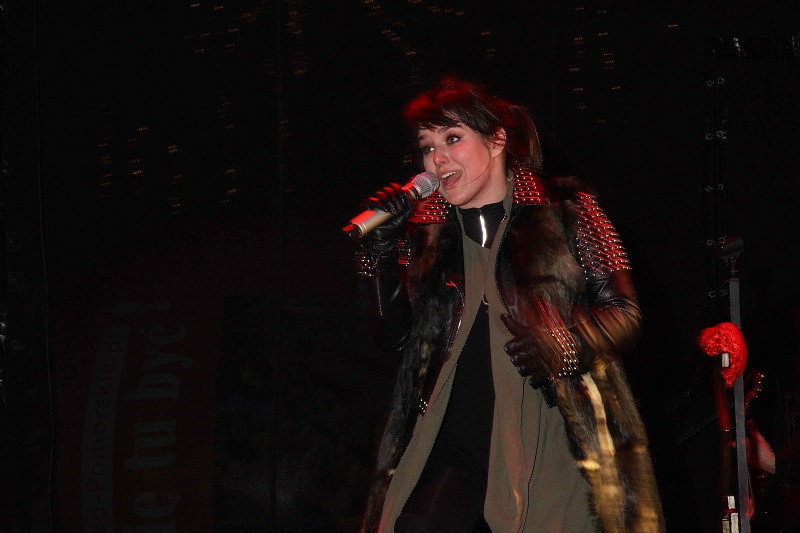 Tysiące osób i GWIAZDA WIECZORU: Ewa Farna na Walentynkach w Chełmnie