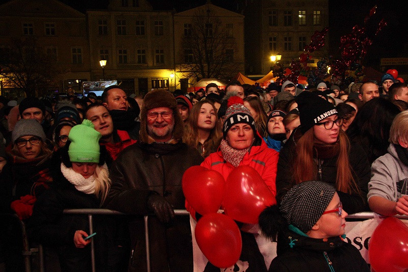 Tysiące osób i GWIAZDA WIECZORU: Ewa Farna na Walentynkach w Chełmnie