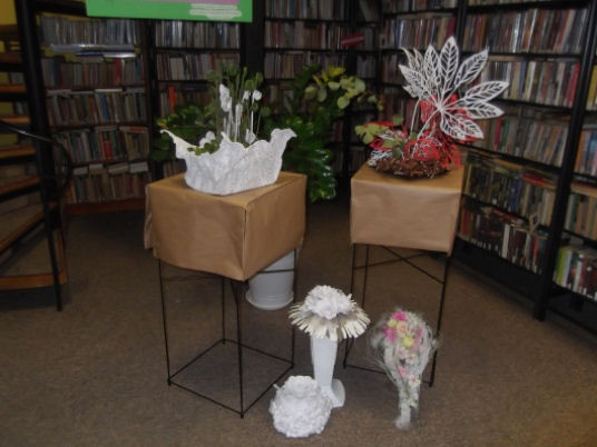 Wernisaż pasji florystycznych Marii Rudnickiej w Miejskiej Bibliotece Publicznej