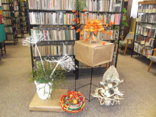 Wernisaż pasji florystycznych Marii Rudnickiej w Miejskiej Bibliotece Publicznej