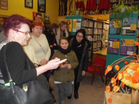 Wernisaż pasji florystycznych Marii Rudnickiej w Miejskiej Bibliotece Publicznej