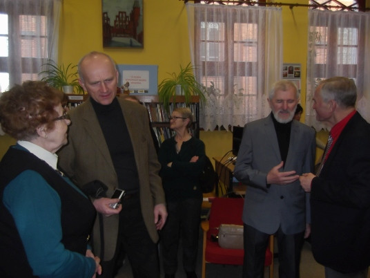 Wernisaż pasji florystycznych Marii Rudnickiej w Miejskiej Bibliotece Publicznej