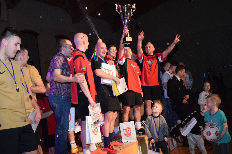 Fire Chełmno po raz 3 z rzędu Mistrzem V edycji Chełmińskiej Ligi Piłki Nożnej halowej ,,Grawitacja Liga' 2016/2017