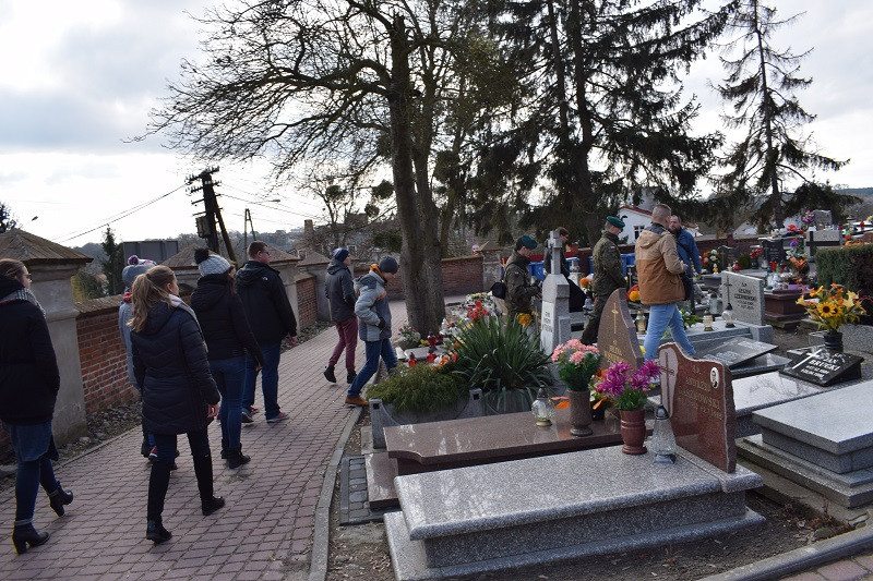 Hołd pamięci dla pochowanego w Chełmnie żołnierza wyklętego - Alfonsa Jana Jarockiego