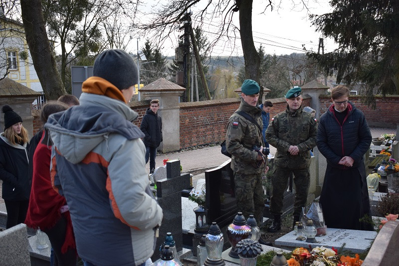 Hołd pamięci dla pochowanego w Chełmnie żołnierza wyklętego - Alfonsa Jana Jarockiego