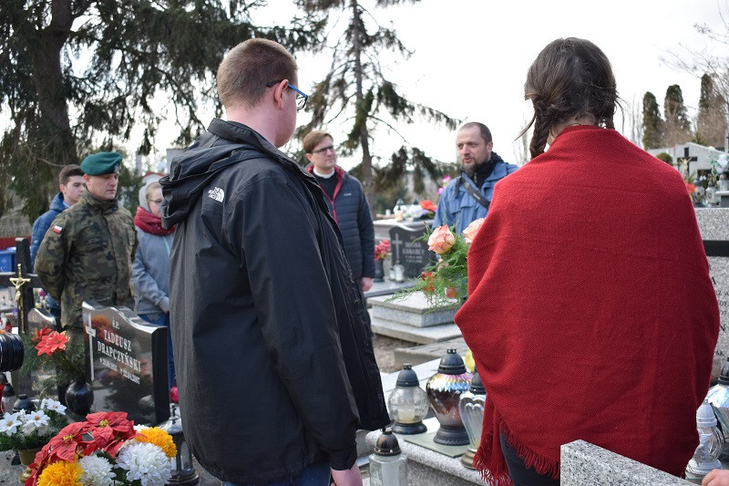 Hołd pamięci dla pochowanego w Chełmnie żołnierza wyklętego - Alfonsa Jana Jarockiego
