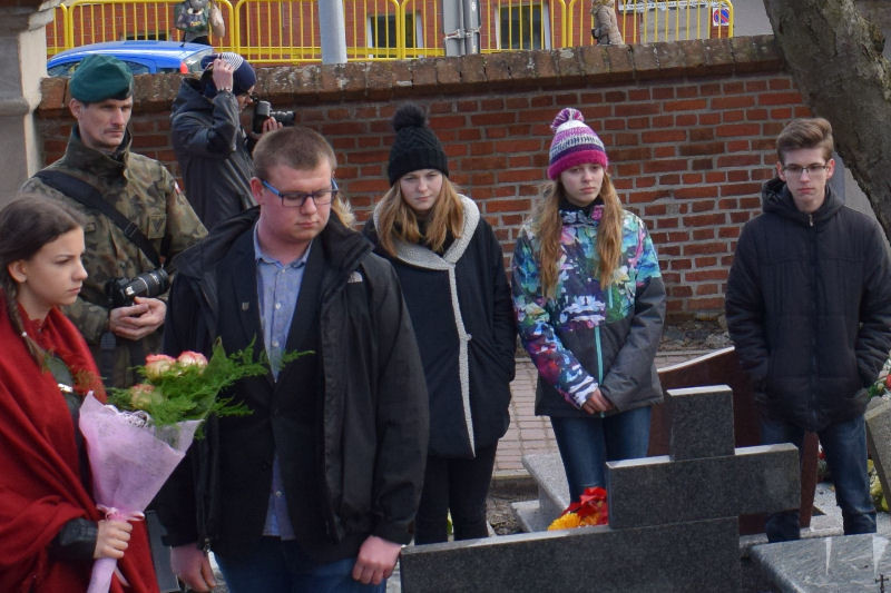 Hołd pamięci dla pochowanego w Chełmnie żołnierza wyklętego - Alfonsa Jana Jarockiego