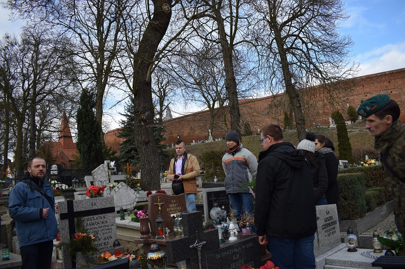 Hołd pamięci dla pochowanego w Chełmnie żołnierza wyklętego - Alfonsa Jana Jarockiego