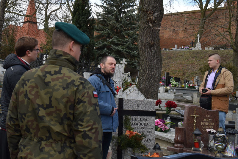 Hołd pamięci dla pochowanego w Chełmnie żołnierza wyklętego - Alfonsa Jana Jarockiego