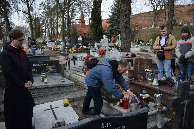 Hołd pamięci dla pochowanego w Chełmnie żołnierza wyklętego - Alfonsa Jana Jarockiego